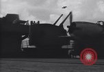 Image Grumman TBF Avenger nez d'avions de plus sur le pont du USS Bunker Hill théâtre du Pacifique, 1944, de la seconde 8 séquences d'archives historiques vidéo 65675027961