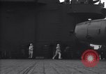 Image Grumman TBF Avenger nez d'avions de plus sur le pont du USS Bunker Hill théâtre du Pacifique, 1944, de la seconde 25 séquences d'archives historiques vidéo 65675027961