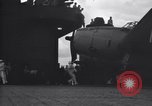 Image Grumman TBF Avenger nez d'avions de plus sur le pont du USS Bunker Hill théâtre du Pacifique, 1944, de la seconde 31 séquences d'archives historiques vidéo 65675027961