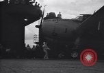Image Grumman TBF Avenger nez d'avions de plus sur le pont du USS Bunker Hill théâtre du Pacifique, 1944, de la seconde 34 séquences d'archives historiques vidéo 65675027961