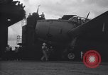 Image Grumman TBF Avenger nez d'avions de plus sur le pont du USS Bunker Hill théâtre du Pacifique, 1944, de la seconde 39 séquences d'archives historiques vidéo 65675027961