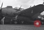 Image Grumman TBF Avenger nez d'avions de plus sur le pont du USS Bunker Hill théâtre du Pacifique, 1944, de la seconde 44 séquences d'archives historiques vidéo 65675027961