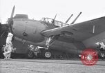 Image Grumman TBF Avenger nez d'avions de plus sur le pont du USS Bunker Hill théâtre du Pacifique, 1944, de la seconde 47 séquences d'archives historiques vidéo 65675027961