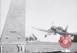 Image F4U avion qui s'écrase sur le pont du USS Bunker Hill théâtre du Pacifique, 1944, de la seconde 21 séquences d'archives historiques vidéo 65675027962