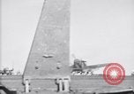 Image F4U avion qui s'écrase sur le pont du USS Bunker Hill théâtre du Pacifique, 1944, de la seconde 29 séquences d'archives historiques vidéo 65675027962