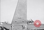 Image F4U avion qui s'écrase sur le pont du USS Bunker Hill théâtre du Pacifique, 1944, de la seconde 40 séquences d'archives historiques vidéo 65675027962