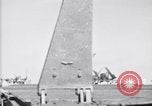 Image F4U avion qui s'écrase sur le pont du USS Bunker Hill théâtre du Pacifique, 1944, de la seconde 43 séquences d'archives historiques vidéo 65675027962