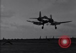 Image F4U des écrasements d'avion sur le pont de l'USS Bunker Hill théâtre du Pacifique, 1944, de la seconde 3 séquences d'archives historiques vidéo 65675027963