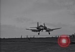 Image F4U des écrasements d'avion sur le pont de l'USS Bunker Hill théâtre du Pacifique, 1944, de la seconde 6 séquences d'archives historiques vidéo 65675027963