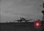 Image F4U des écrasements d'avion sur le pont de l'USS Bunker Hill théâtre du Pacifique, 1944, de la seconde 8 séquences d'archives historiques vidéo 65675027963