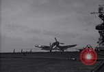 Image F4U des écrasements d'avion sur le pont de l'USS Bunker Hill théâtre du Pacifique, 1944, de la seconde 9 séquences d'archives historiques vidéo 65675027963