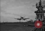 Image F4U des écrasements d'avion sur le pont de l'USS Bunker Hill théâtre du Pacifique, 1944, de la seconde 13 séquences d'archives historiques vidéo 65675027963