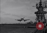 Image F4U des écrasements d'avion sur le pont de l'USS Bunker Hill théâtre du Pacifique, 1944, de la seconde 14 séquences d'archives historiques vidéo 65675027963