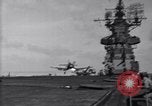 Image F4U des écrasements d'avion sur le pont de l'USS Bunker Hill théâtre du Pacifique, 1944, de la seconde 18 séquences d'archives historiques vidéo 65675027963