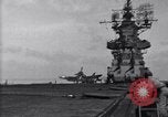 Image F4U des écrasements d'avion sur le pont de l'USS Bunker Hill théâtre du Pacifique, 1944, de la seconde 21 séquences d'archives historiques vidéo 65675027963