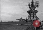 Image F4U des écrasements d'avion sur le pont de l'USS Bunker Hill théâtre du Pacifique, 1944, de la seconde 23 séquences d'archives historiques vidéo 65675027963
