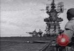 Image F4U des écrasements d'avion sur le pont de l'USS Bunker Hill théâtre du Pacifique, 1944, de la seconde 25 séquences d'archives historiques vidéo 65675027963