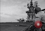 Image F4U des écrasements d'avion sur le pont de l'USS Bunker Hill théâtre du Pacifique, 1944, de la seconde 26 séquences d'archives historiques vidéo 65675027963