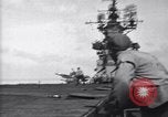 Image F4U des écrasements d'avion sur le pont de l'USS Bunker Hill théâtre du Pacifique, 1944, de la seconde 27 séquences d'archives historiques vidéo 65675027963