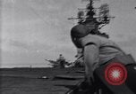 Image F4U des écrasements d'avion sur le pont de l'USS Bunker Hill théâtre du Pacifique, 1944, de la seconde 28 séquences d'archives historiques vidéo 65675027963