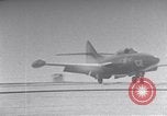 Standbild Landung von Flugzeugen Meer von Japan, 1951, aus Sekunde 1 historischem Filmmaterial Videoclip 65675027973