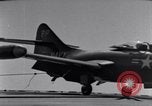 Standbild Landung von Flugzeugen Meer von Japan, 1951, aus Sekunde 3 historischem Filmmaterial Videoclip 65675027973