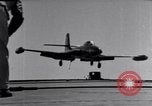 Standbild Landung von Flugzeugen Meer von Japan, 1951, aus Sekunde 4 historischem Filmmaterial Videoclip 65675027973