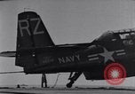 Standbild Landung von Flugzeugen Meer von Japan, 1951, aus Sekunde 20 historischem Filmmaterial Videoclip 65675027973