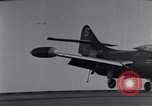 Standbild Landung von Flugzeugen Meer von Japan, 1951, aus Sekunde 22 historischem Filmmaterial Videoclip 65675027973