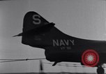 Standbild Landung von Flugzeugen Meer von Japan, 1951, aus Sekunde 25 historischem Filmmaterial Videoclip 65675027973