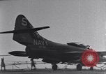 Standbild Landung von Flugzeugen Meer von Japan, 1951, aus Sekunde 26 historischem Filmmaterial Videoclip 65675027973