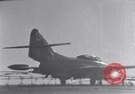 Standbild Landung von Flugzeugen Meer von Japan, 1951, aus Sekunde 27 historischem Filmmaterial Videoclip 65675027973