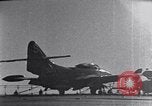 Standbild Landung von Flugzeugen Meer von Japan, 1951, aus Sekunde 31 historischem Filmmaterial Videoclip 65675027973
