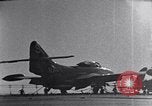 Standbild Landung von Flugzeugen Meer von Japan, 1951, aus Sekunde 32 historischem Filmmaterial Videoclip 65675027973