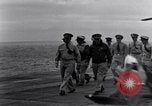 Standbild USA Offiziere Meer von Japan, 1951, aus Sekunde 35 historischem Filmmaterial Videoclip 65675027975