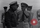 Standbild USA Offiziere Meer von Japan, 1951, aus Sekunde 45 historischem Filmmaterial Videoclip 65675027975