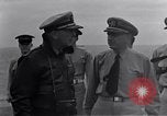 Standbild USA Offiziere Meer von Japan, 1951, aus Sekunde 46 historischem Filmmaterial Videoclip 65675027975