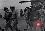 Standbild USA Offiziere Meer von Japan, 1951, aus Sekunde 55 historischem Filmmaterial Videoclip 65675027975