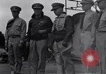 Standbild USA Offiziere Meer von Japan, 1951, aus Sekunde 59 historischem Filmmaterial Videoclip 65675027975