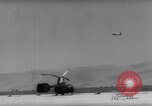 Standbild Marine Recon Einheit Fallschirmspringer California United States USA, 1958, aus Sekunde 25 historischem Filmmaterial Videoclip 65675027978