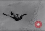 Standbild Marine Recon Einheit Fallschirmspringer California United States USA, 1958, aus Sekunde 27 historischem Filmmaterial Videoclip 65675027978