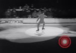 Standbild Eislaufen Meisterschaft Kanada, 1963, aus Sekunde 19 historischem Filmmaterial Videoclip 65675027998