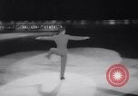 Standbild Eislaufen Meisterschaft Kanada, 1963, aus Sekunde 26 historischem Filmmaterial Videoclip 65675027998