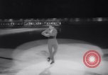 Standbild Eislaufen Meisterschaft Kanada, 1963, aus Sekunde 29 historischem Filmmaterial Videoclip 65675027998