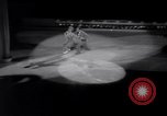 Standbild Eislaufen Meisterschaft Kanada, 1963, aus Sekunde 40 historischem Filmmaterial Videoclip 65675027998