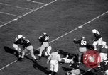 Standbild college Football South Bend Indiana USA, 1949, aus Sekunde 25 historischem Filmmaterial Videoclip 65675028002