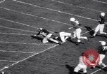 Standbild college Football South Bend Indiana USA, 1949, aus Sekunde 27 historischem Filmmaterial Videoclip 65675028002