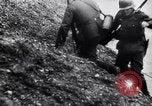 Standbild Deutsche Truppen in Belgien und Holland Belgien, 1940, aus Sekunde 36 historischem Filmmaterial Videoclip 65675028012