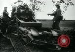Standbild Deutsche Armee Artillerie feuern Plan Frankreich, 1940, aus Sekunde 28 historischem Filmmaterial Videoclip 65675028016