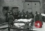 Standbild SS-Totenkopfverbände oder SS-TV deutsche Kriegsgefangene Westfront, 1945, aus Sekunde 11 historischem Filmmaterial Videoclip 65675028021